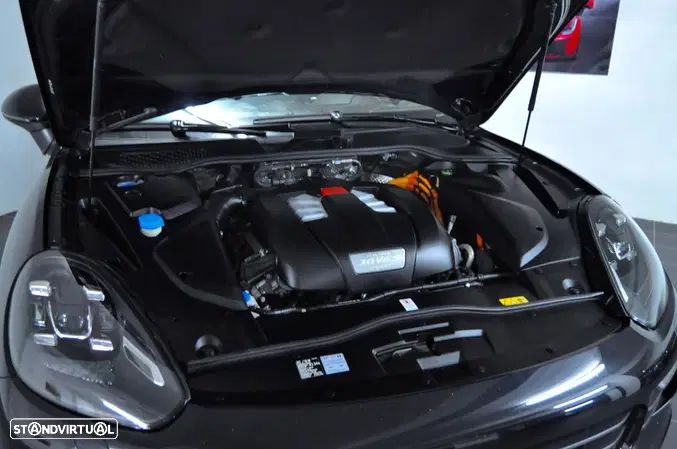 Porsche Cayenne S E-Hybrid - 2