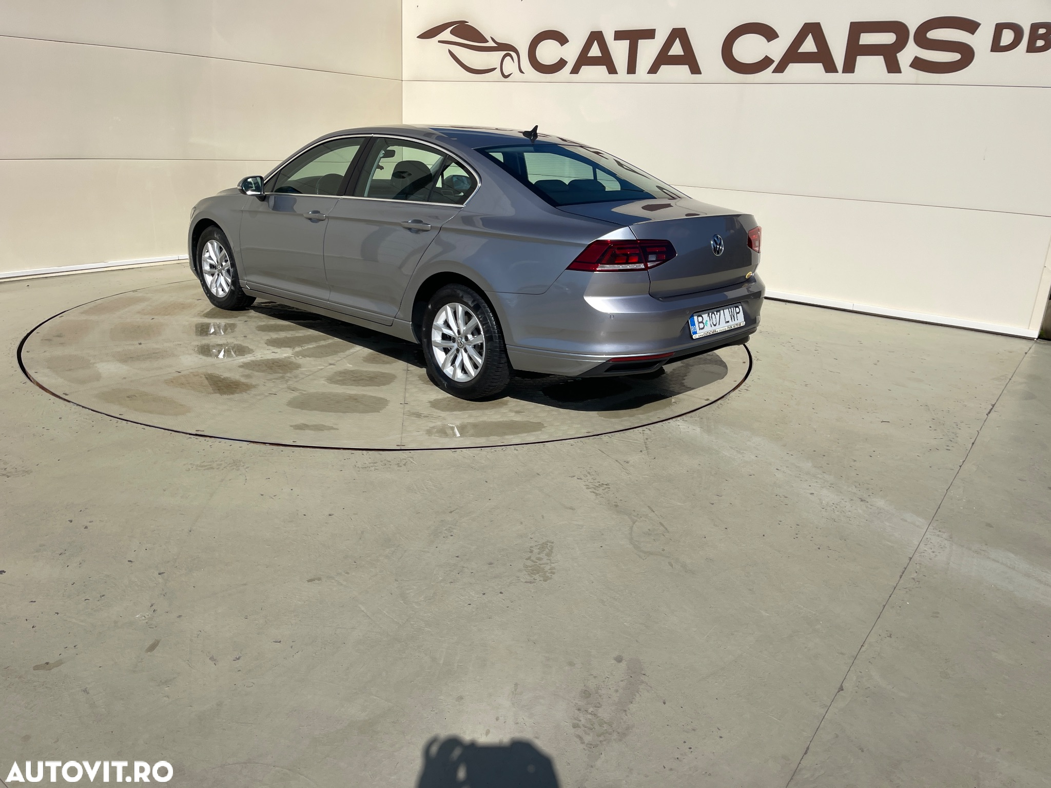 Volkswagen Passat - 11