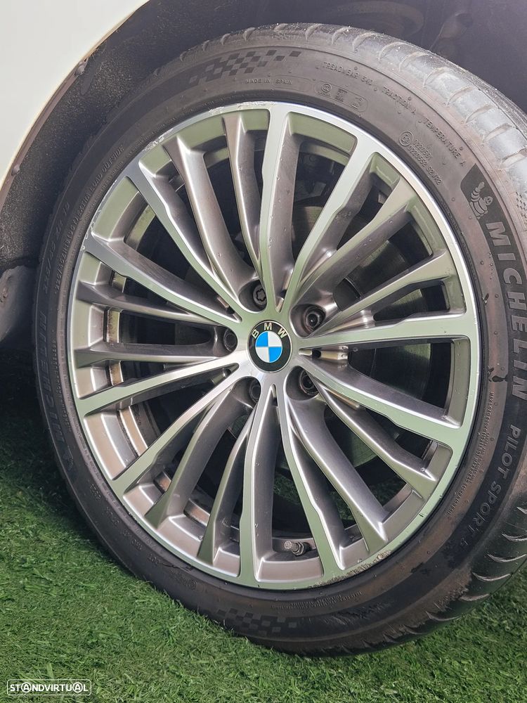 BMW 320 d Aut. Sport Line - 37