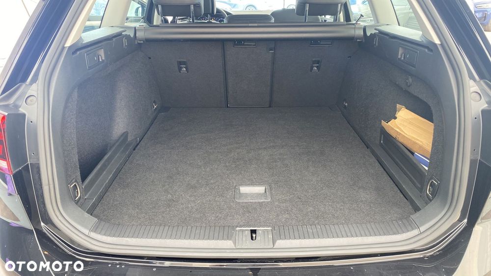 Volkswagen Passat - 13