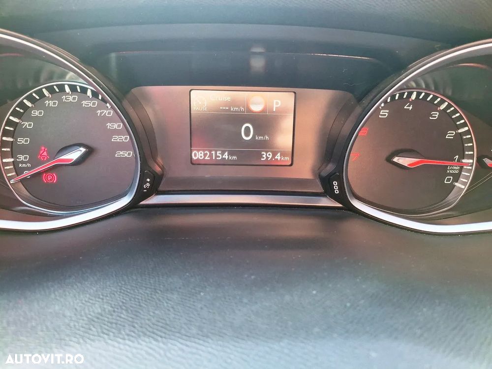 Peugeot 308 1.2 L PureTech Turbo S&S EAT8 Allure Pack - 6