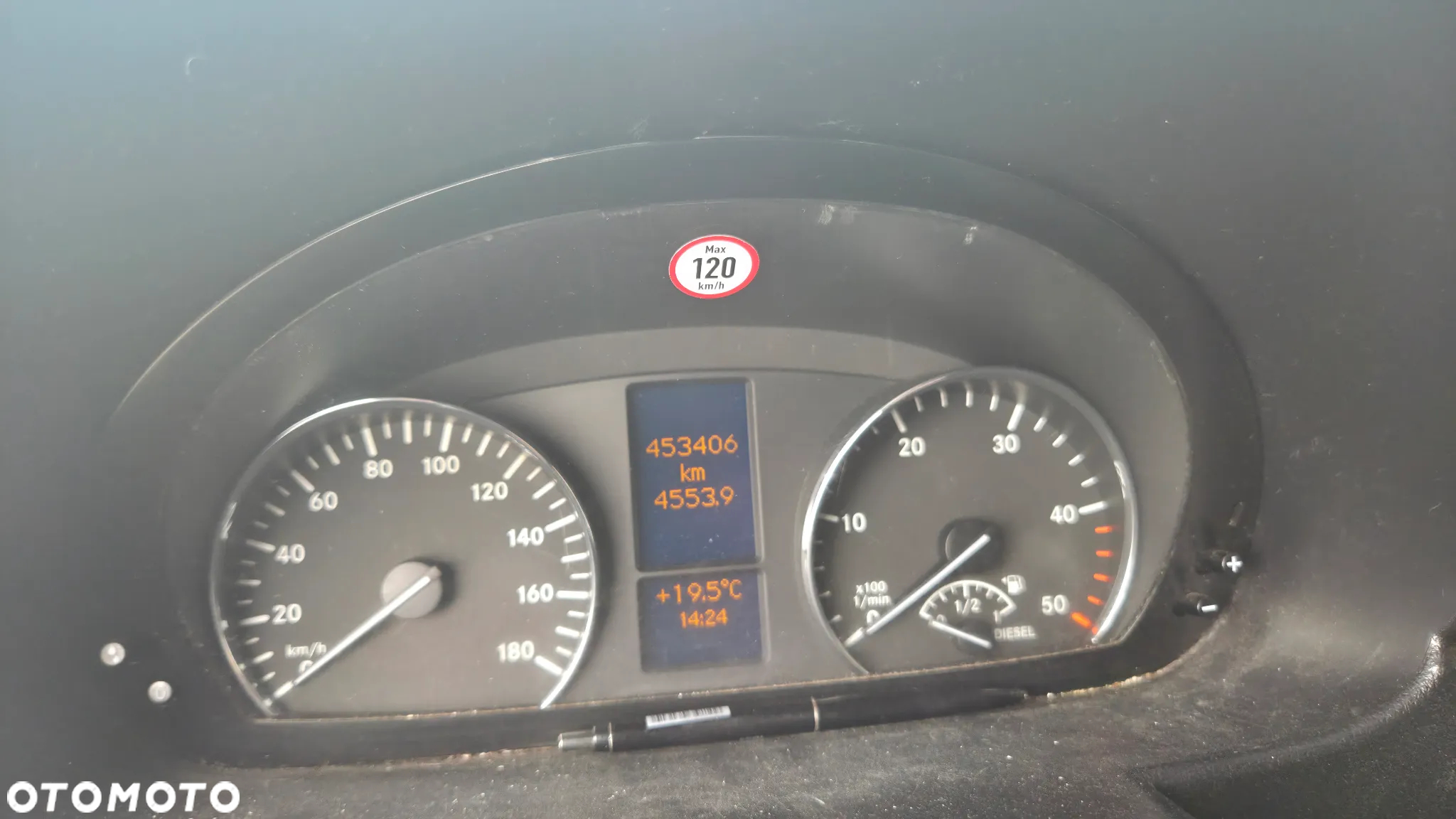Mercedes-Benz Sprinter - 12