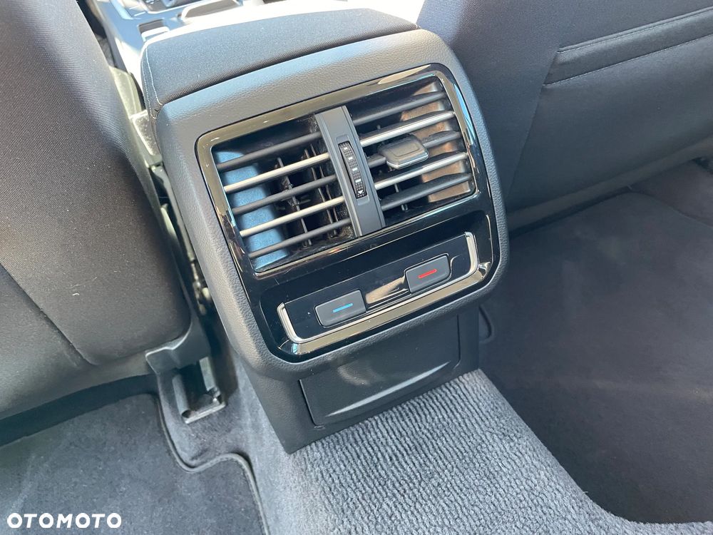 Volkswagen Passat - 28