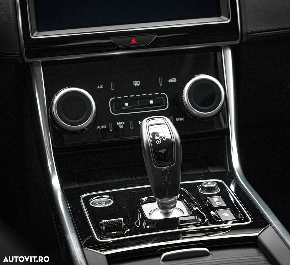 Jaguar XE D200 Aut. R-Dynamic HSE - 19