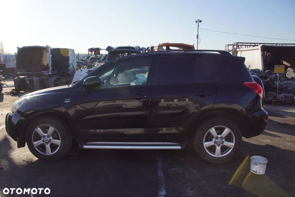 Auto na części - Toyota RAV4 III 2.2 D-4D 136 KM 2AD-FTV EA62 202 2008R Silnik Skrzynia Drzwi Błotnik Klapa Zderzak Lampa Lusterko Klamka Szyba Deska Kokpit Sterownik Moduł Czujnik Licznik Wyświetlacz Panel Kierownica - 3
