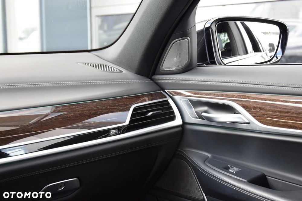 BMW Seria 7 750d xDrive - 13