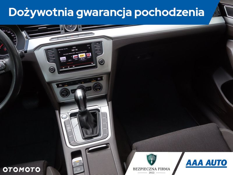 Volkswagen Passat - 9