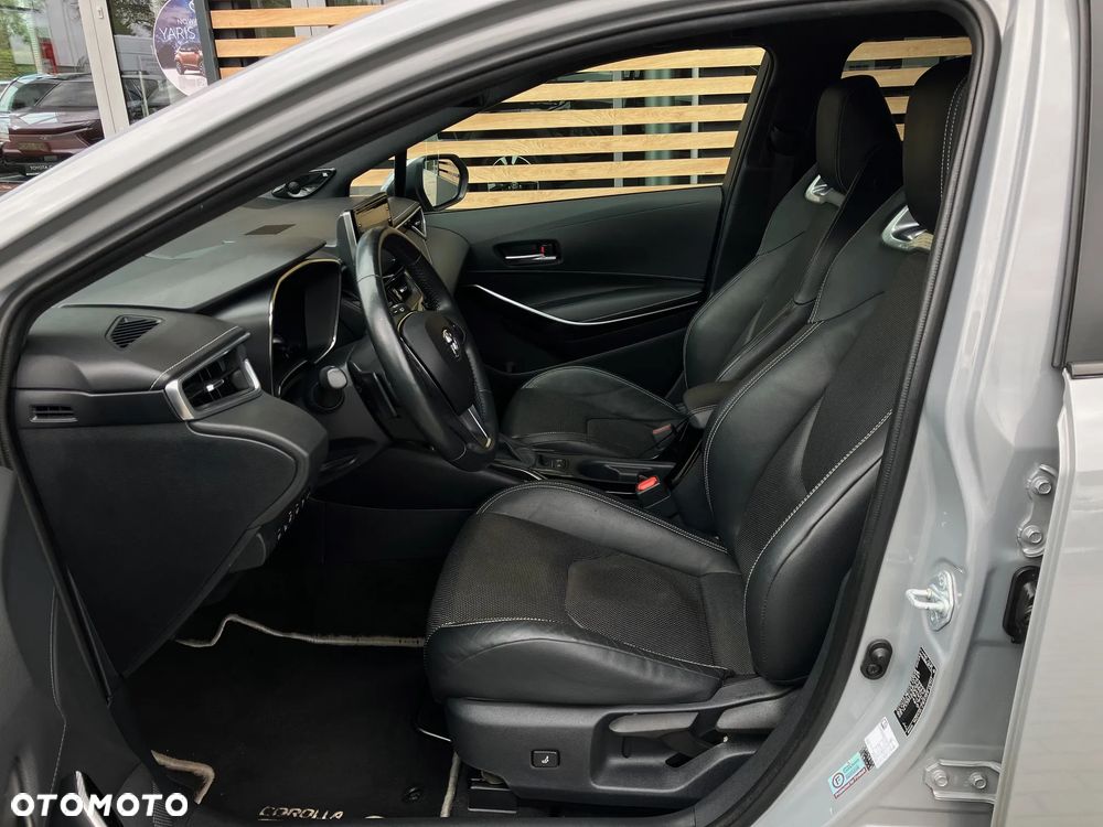 Toyota Corolla 2.0 Hybrid Executive - 38