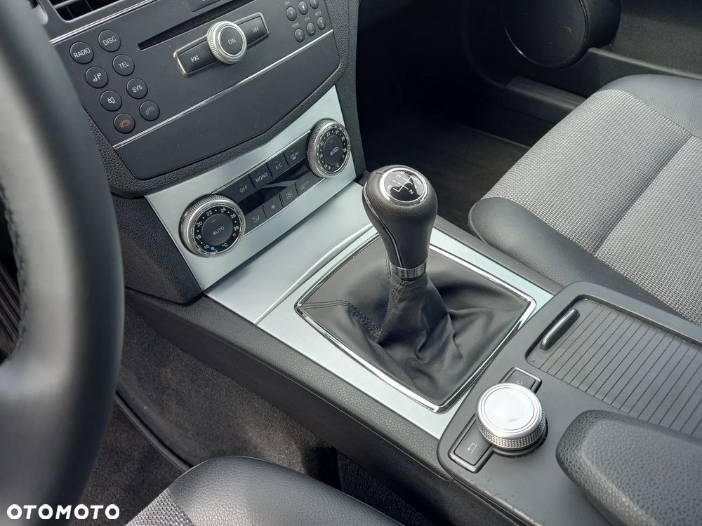 Mercedes-Benz Klasa C 200 CDI DPF Avantgarde - 26