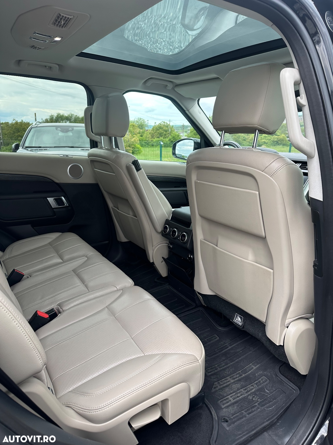 Land Rover Discovery 2.0 L SD4 HSE Luxury - 17