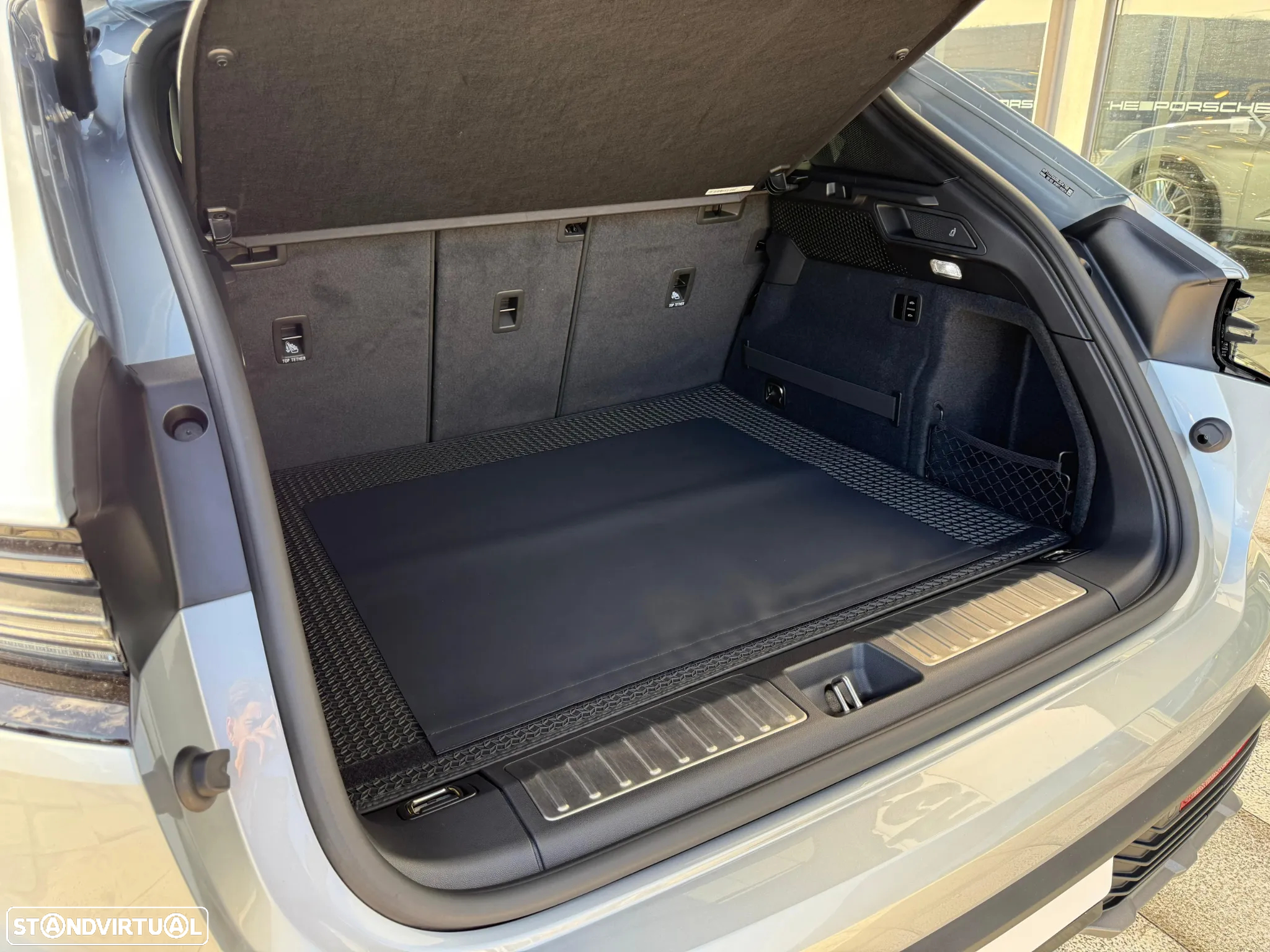 Porsche Macan Electric 4 - 30