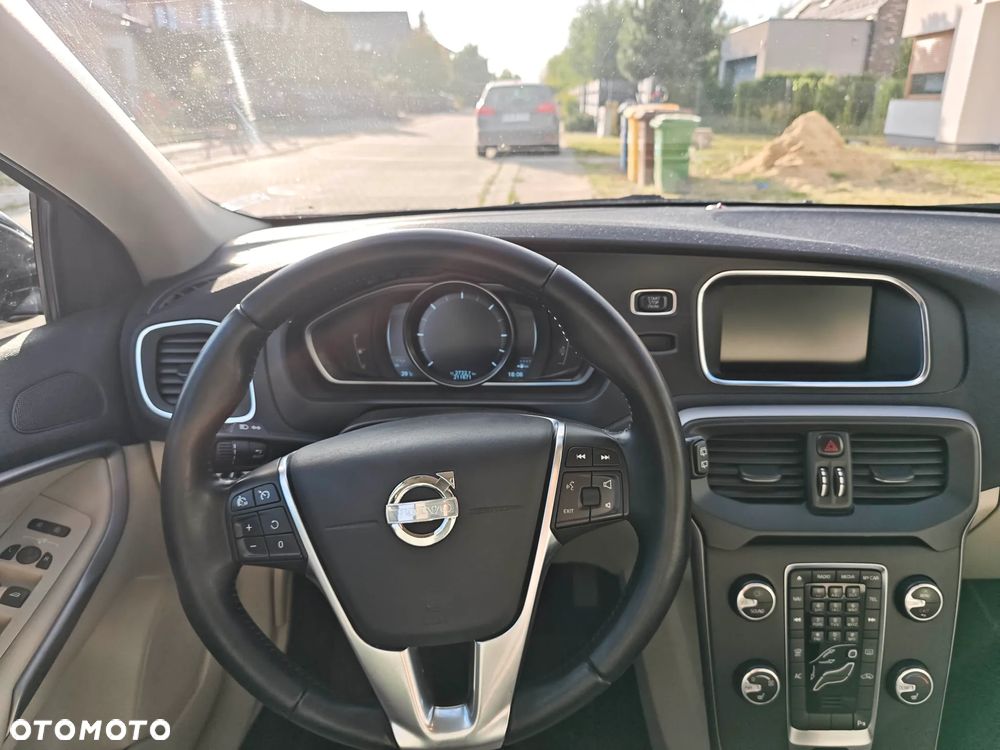 Volvo V40 D2 Momentum - 2