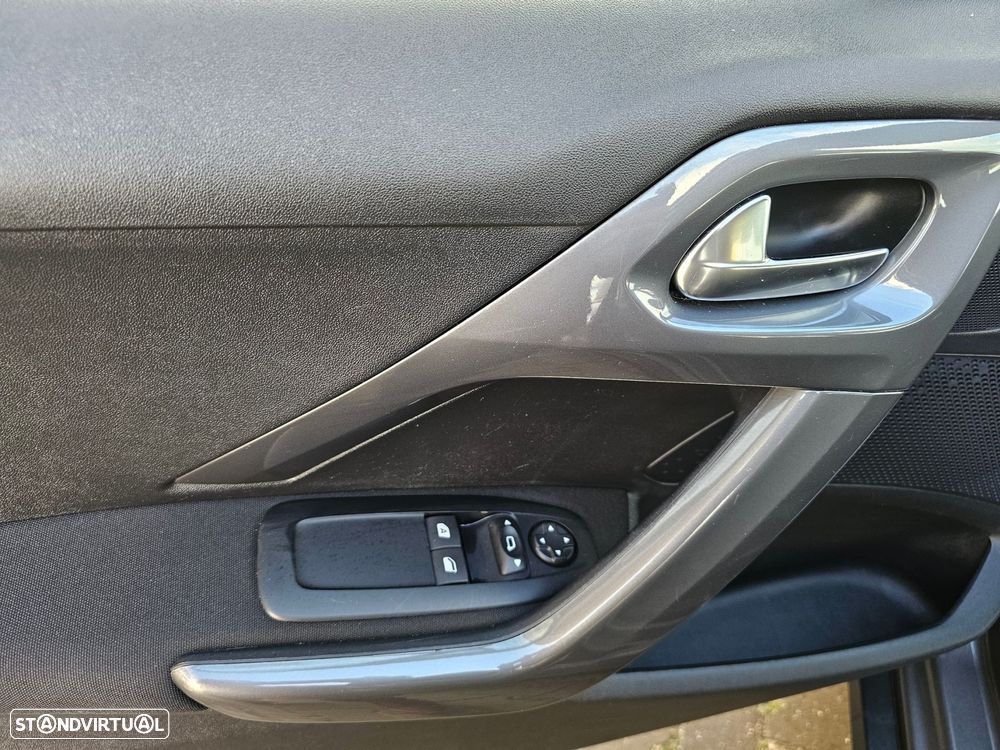 Peugeot 2008 1.2 PureTech Active - 11