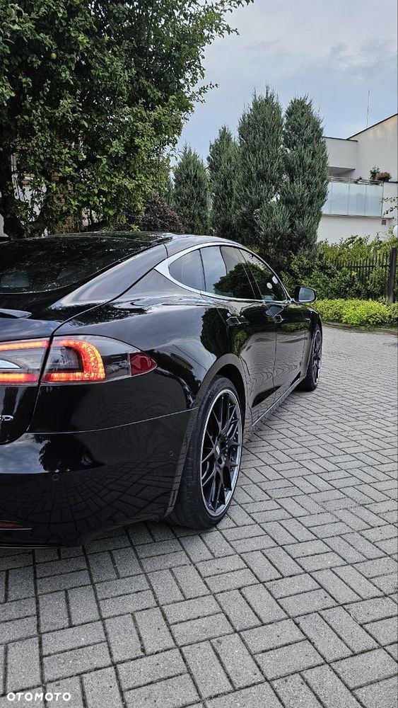 Tesla Model S - 6