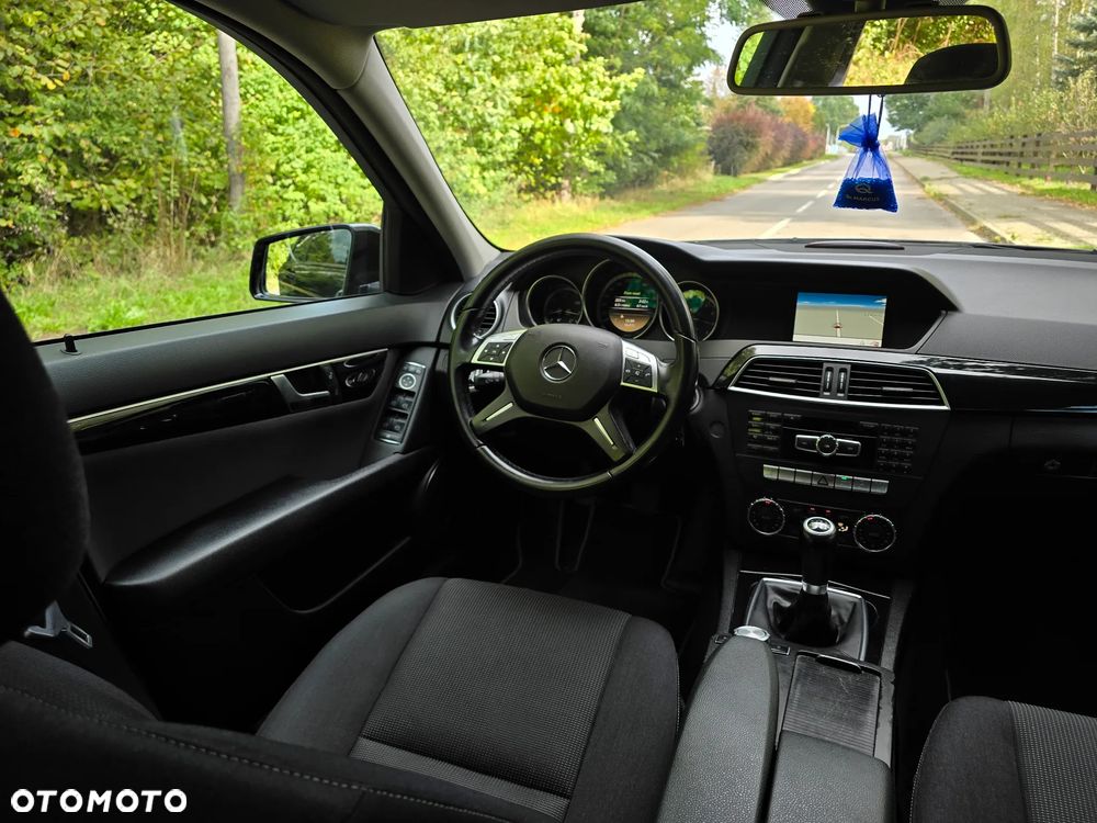 Mercedes-Benz Klasa C 180 CGI BlueEff Avantgarde - 6