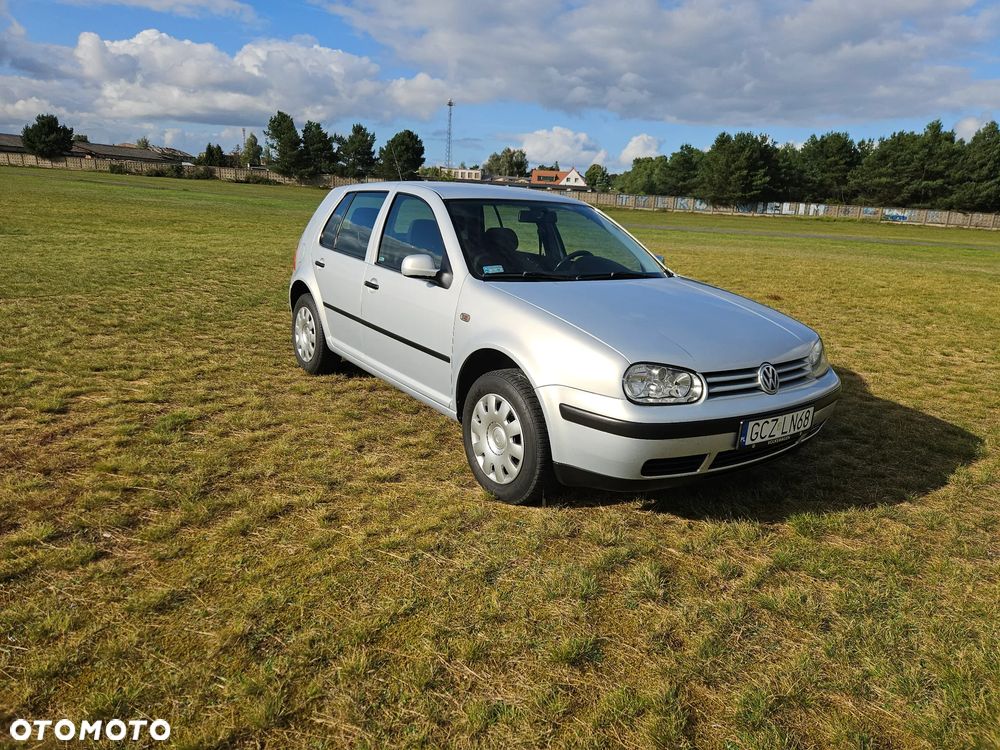 Volkswagen Golf 1.6 Basis - 2