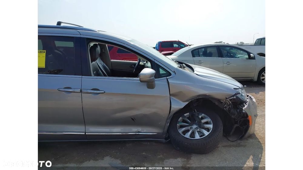 Chrysler Pacifica - 4