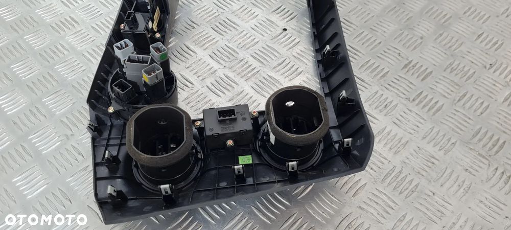 SsangYong Actyon Ramka Radia - 11