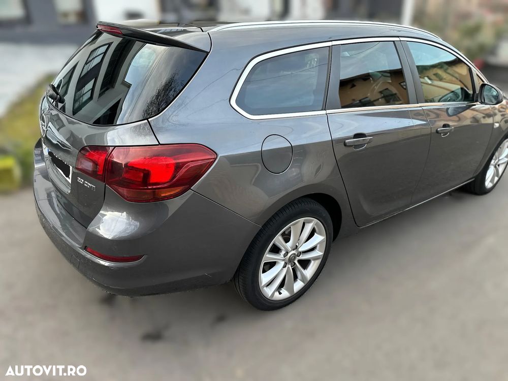 Opel Astra Sports Tourer 2.0 CDTI Cosmo - 2