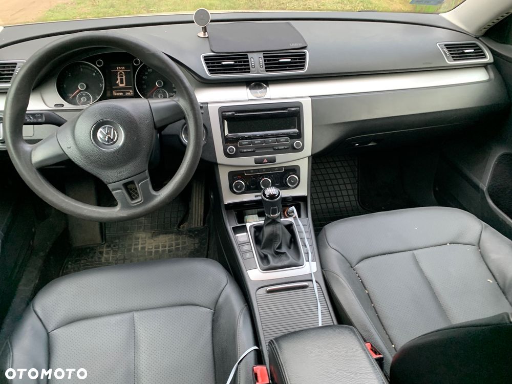 Volkswagen Passat 1.6 TDI DPF BlueMot Comfortline - 10