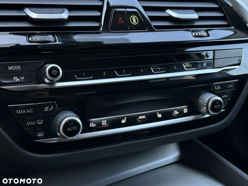 BMW Seria 5 530e xDrive Luxury Line - 29