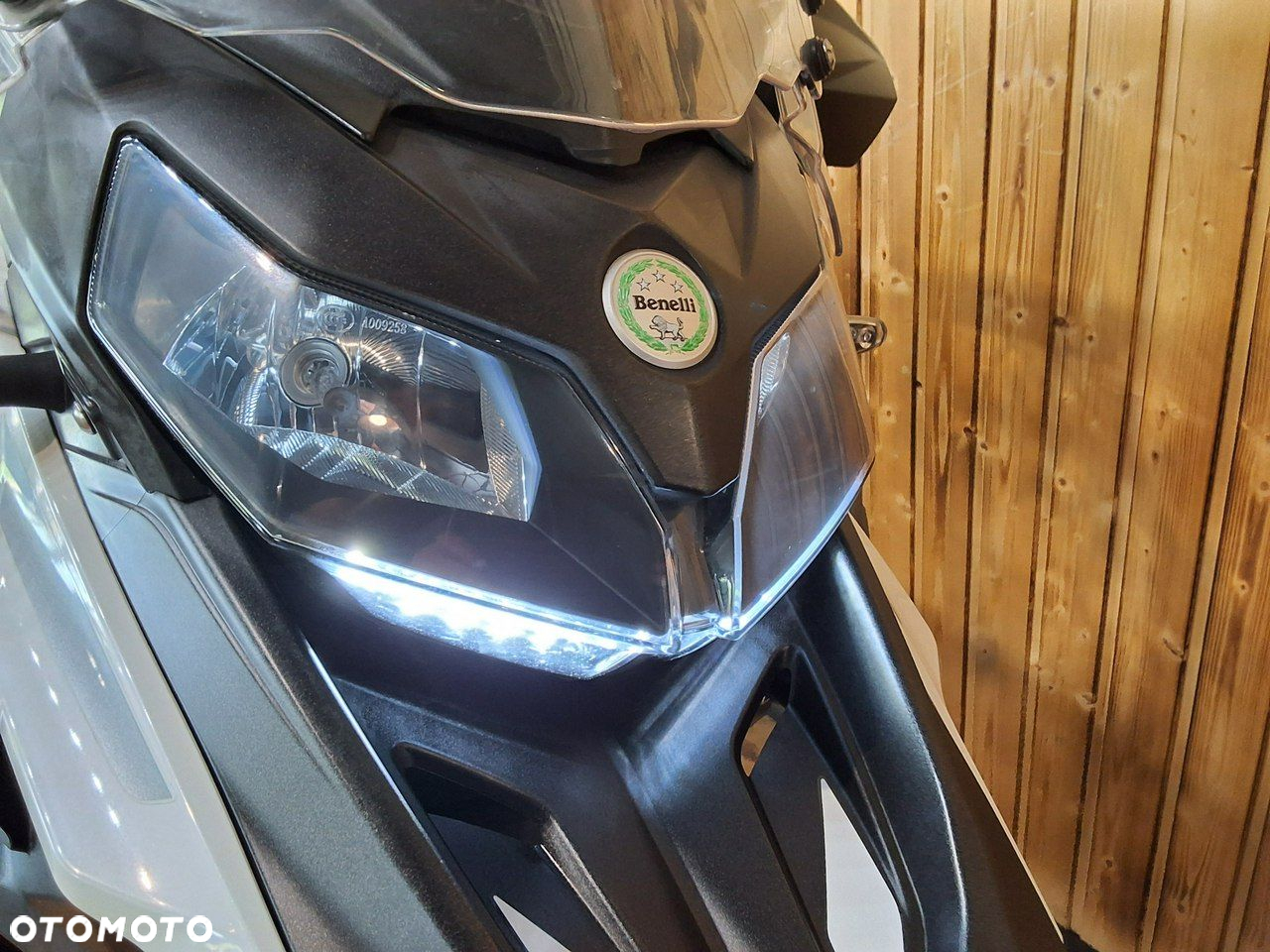 Benelli TRK 502 - 11