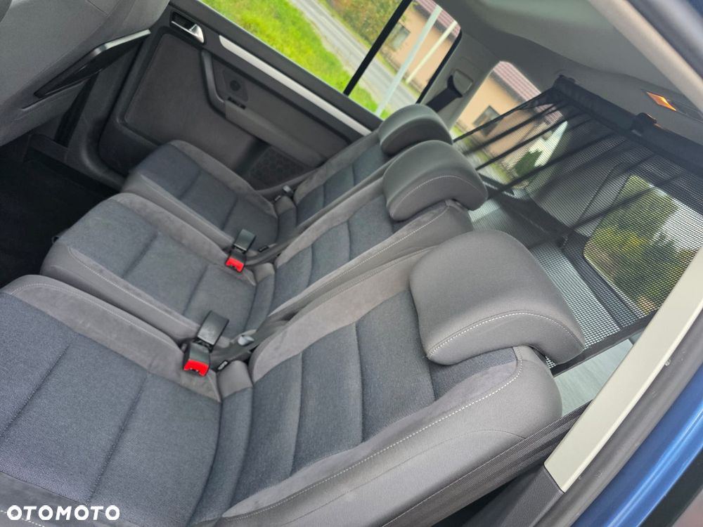Volkswagen Touran - 21