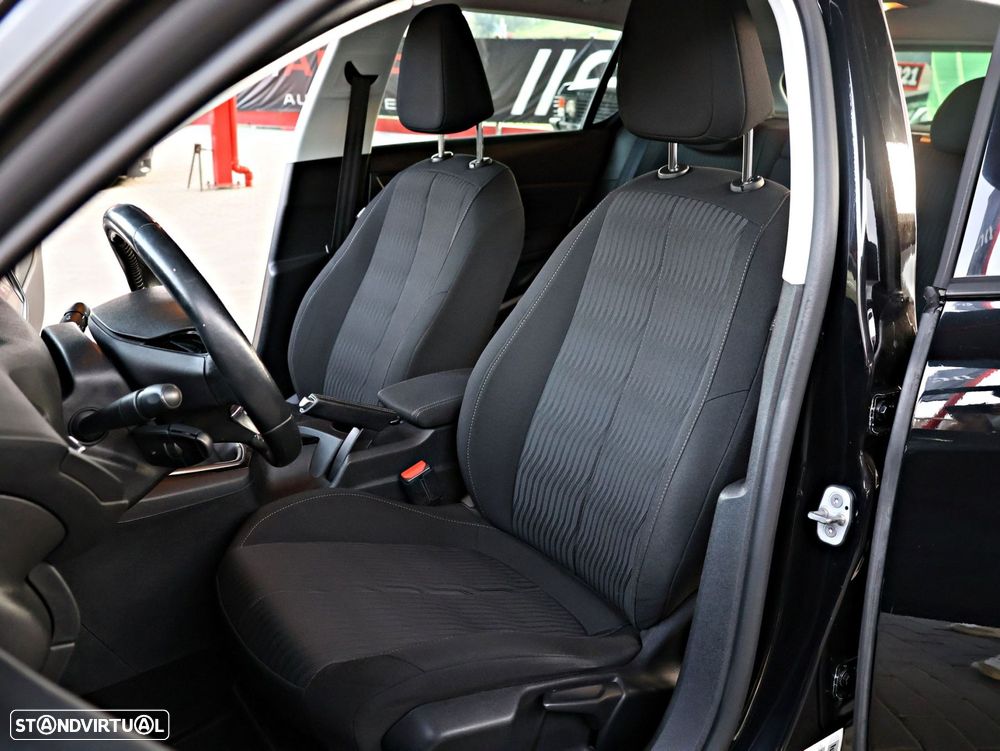 Peugeot 308 1.6 e-HDi Active J17 - 25