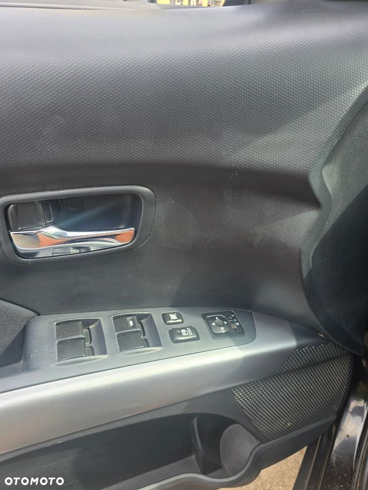 Mitsubishi Outlander - 14