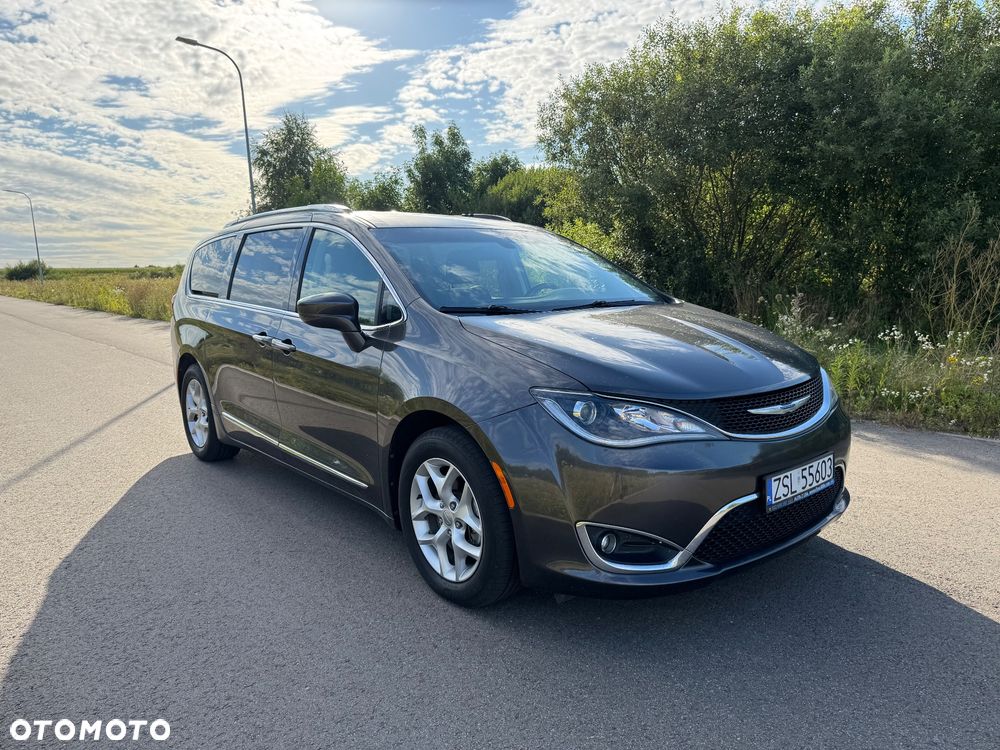 Chrysler Pacifica - 25