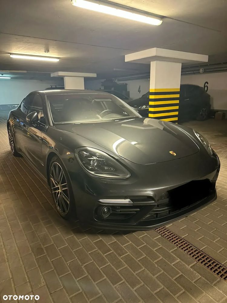 Porsche Panamera Turbo - 1