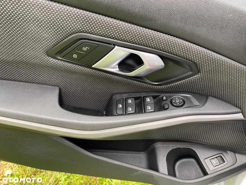BMW Seria 3 320d MHEV Advantage - 11