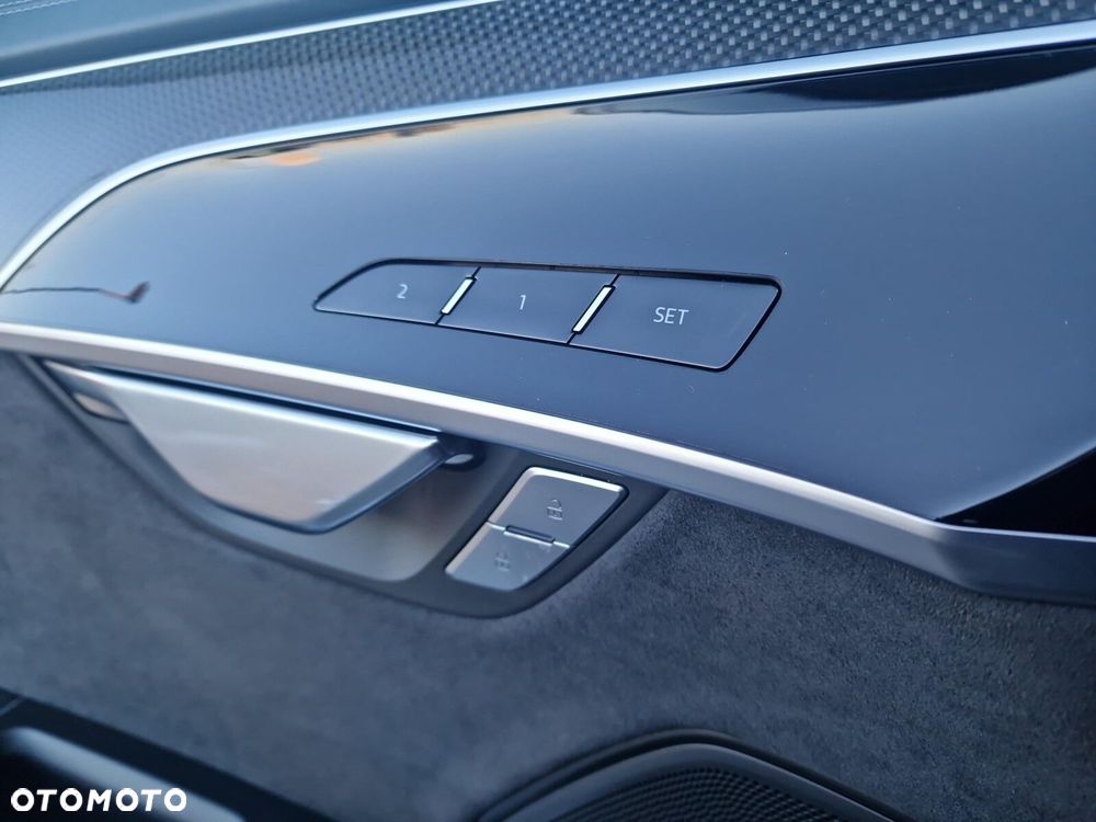 Audi S8 - 24
