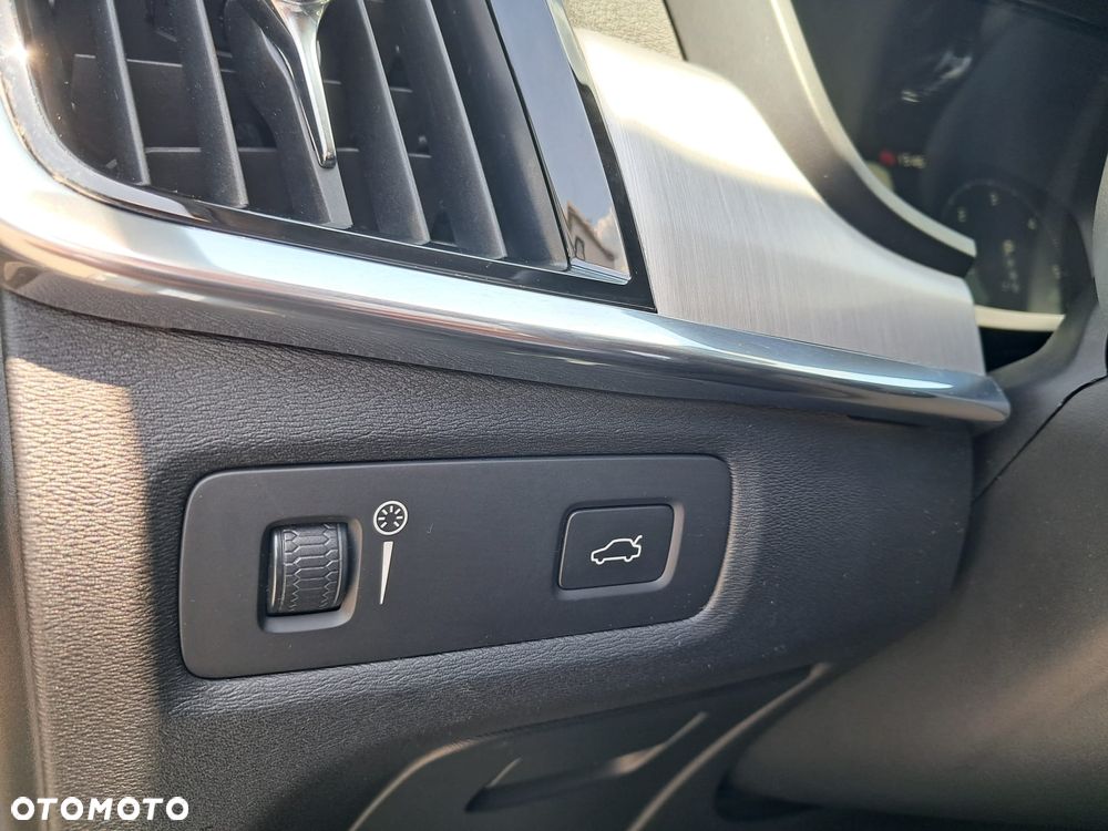 Volvo V90 D4 Momentum - 20