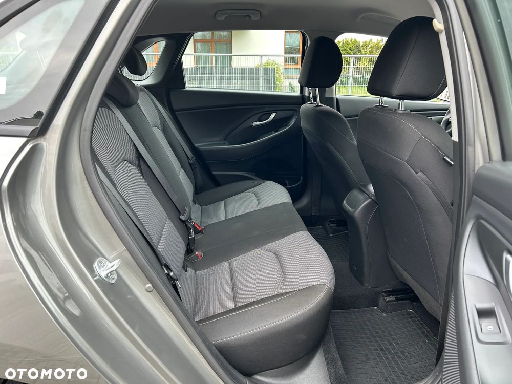 Hyundai i30 1.4 Classic + - 17