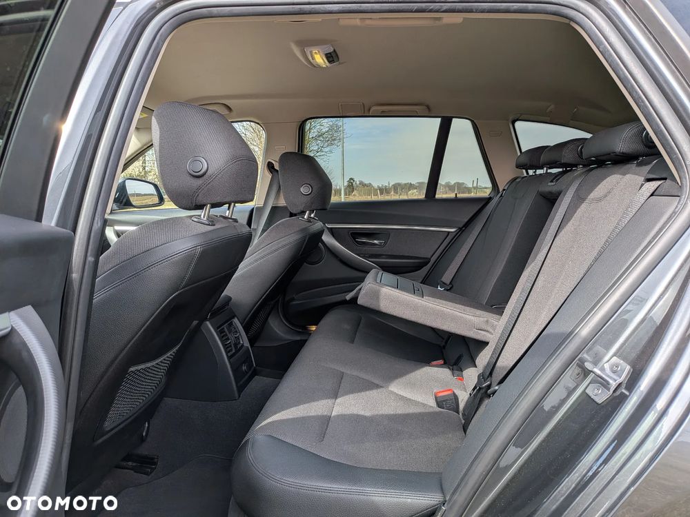 BMW Seria 3 318d M Sport Shadow - 16