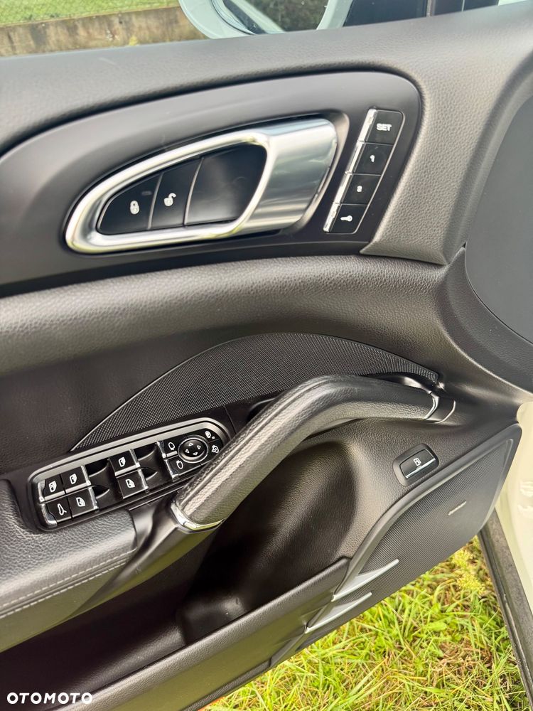 Porsche Cayenne - 12