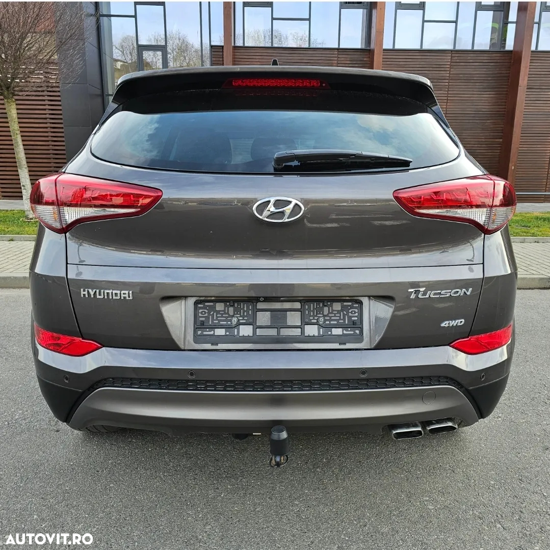 Hyundai Tucson 2.0 CRDI 4WD 8AT Luxury - 11