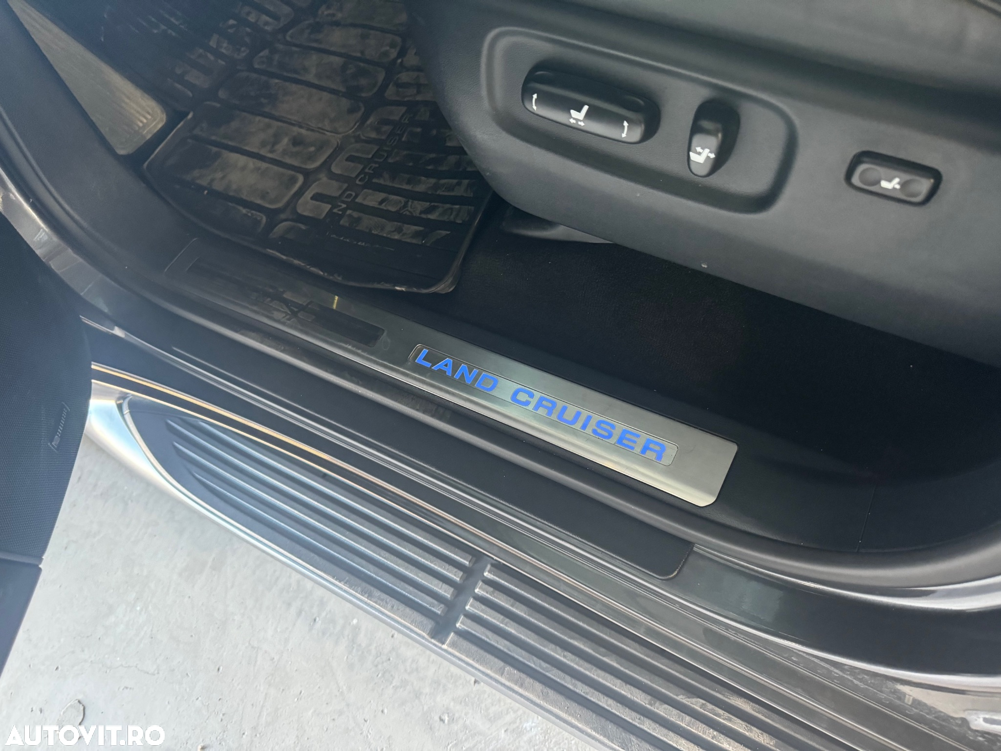 Toyota Land Cruiser - 5