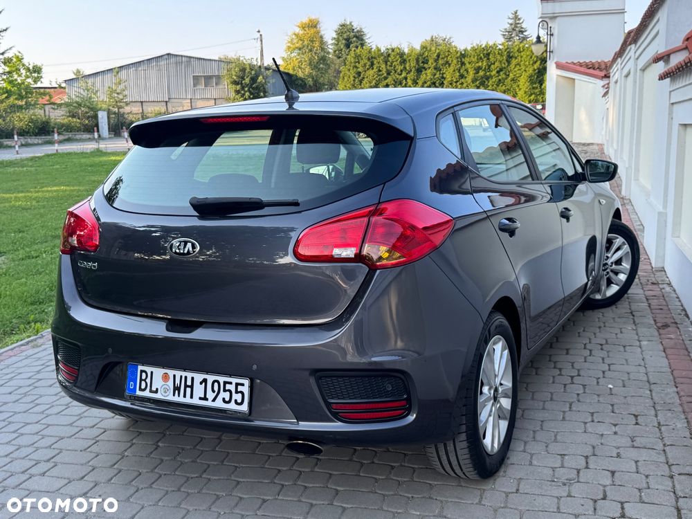Kia Ceed - 8