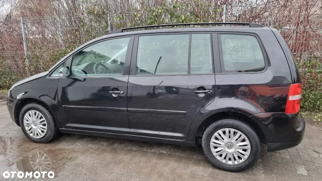 Volkswagen Touran 2.0 FSI Highline Tiptr - 18