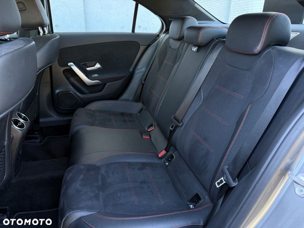 Mercedes-Benz Klasa A 180 d 8G-DCT Lim AMG Line Advanced - 31