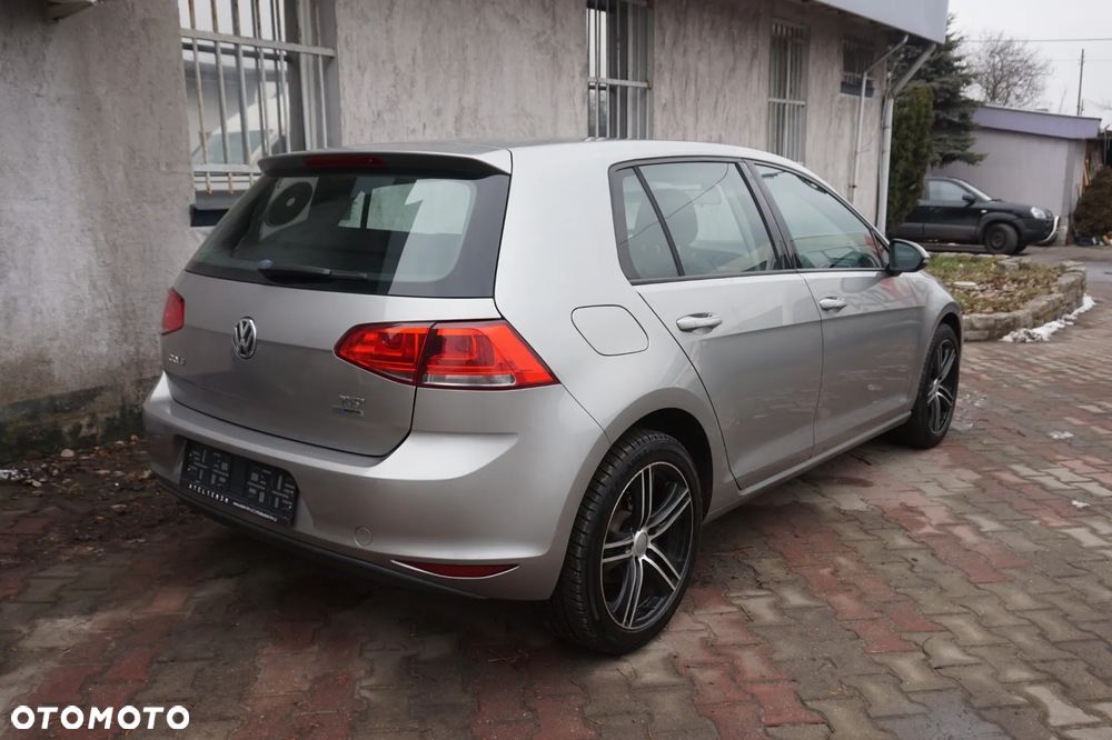 Volkswagen Golf - 22