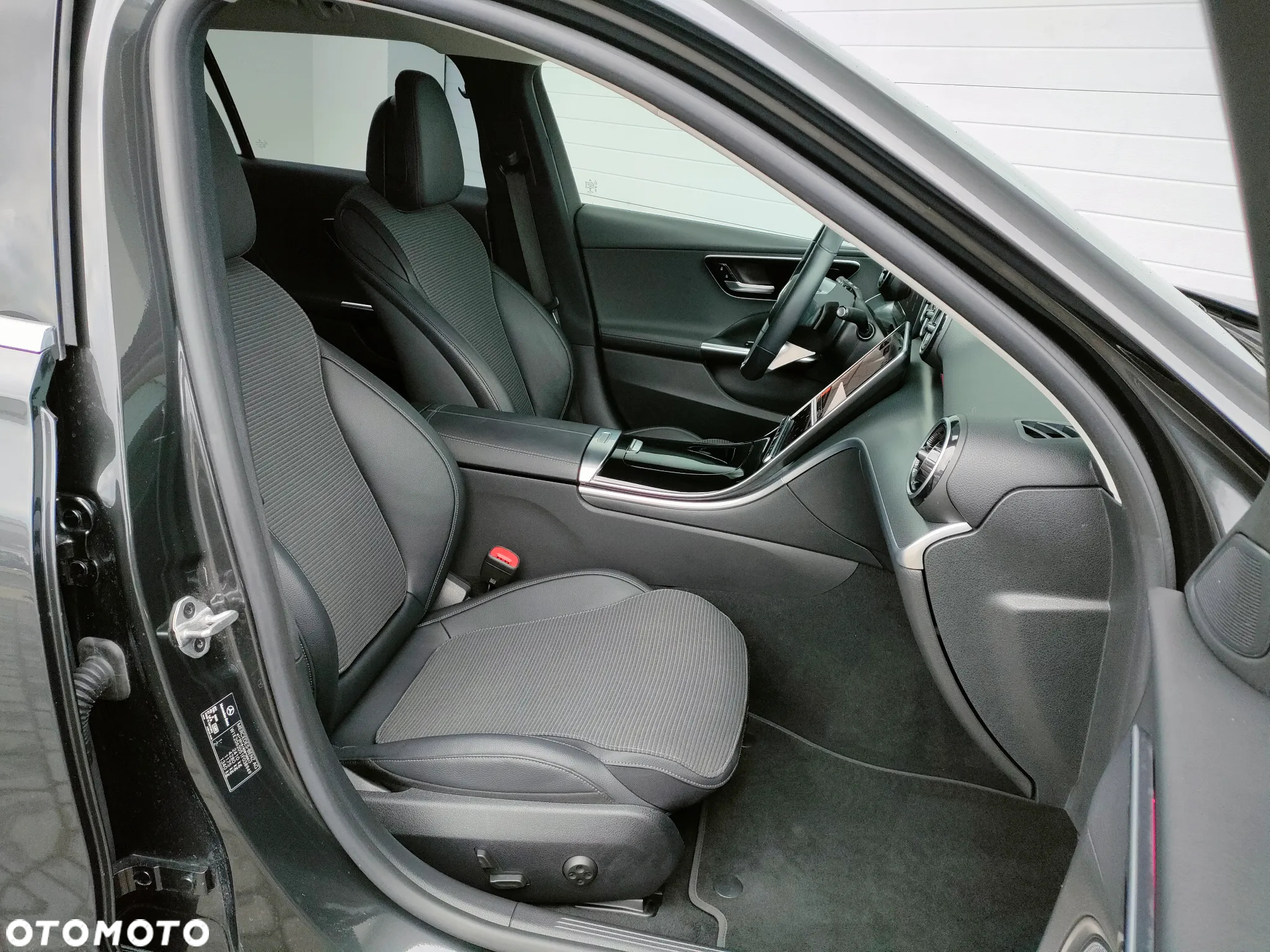 Mercedes-Benz Klasa C 220 d 4Matic T 9G-TRONIC Avantgarde - 26