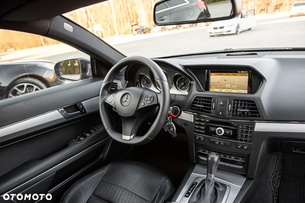 Mercedes-Benz Klasa E 350 CDI DPF BlueEFFICIENCY 7G-TRONIC Avantgarde - 29