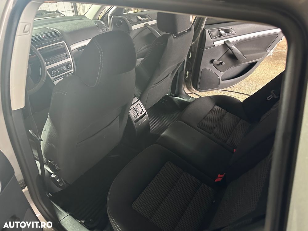 Skoda Octavia 1.6 TDI DPF DSG Elegance - 6