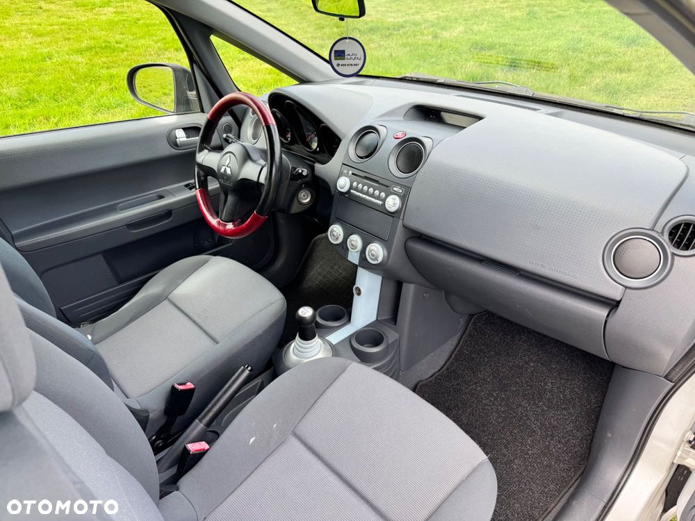 Mitsubishi Colt - 5