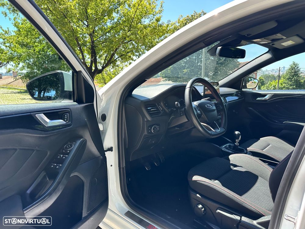 Ford Focus 1.0 EcoBoost S&S ST-LINE - 19