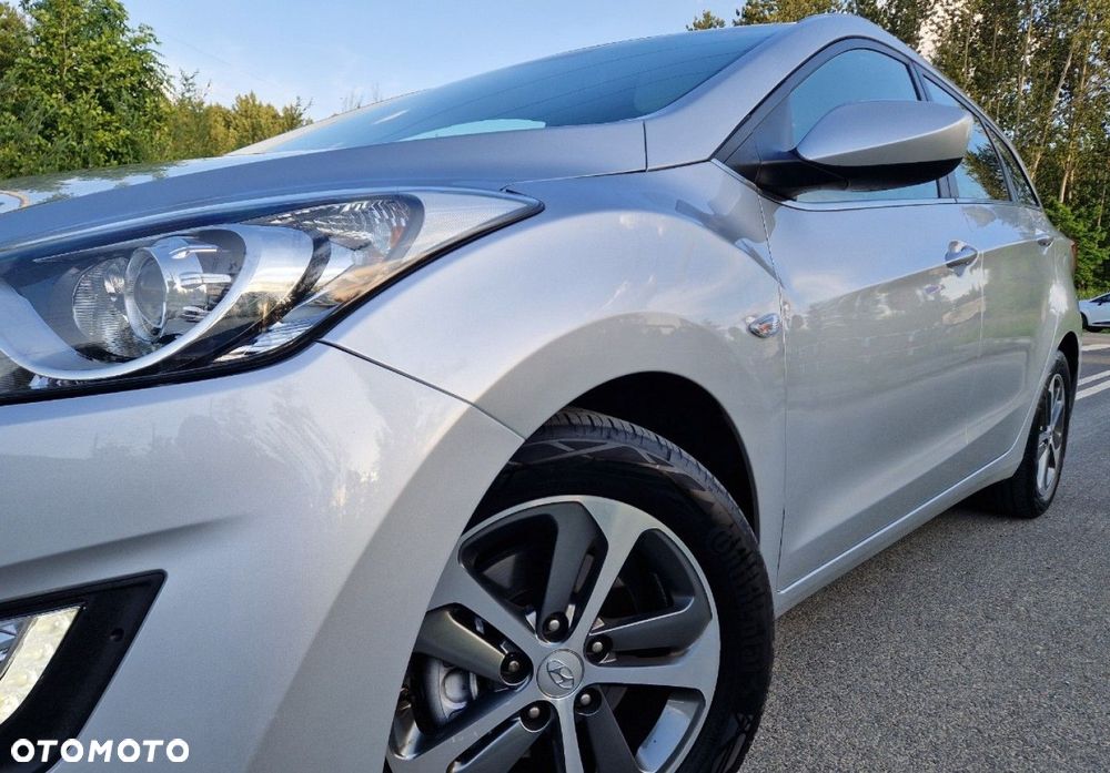 Hyundai i30 blue Kombi 1.6 GDi YES Silver - 14