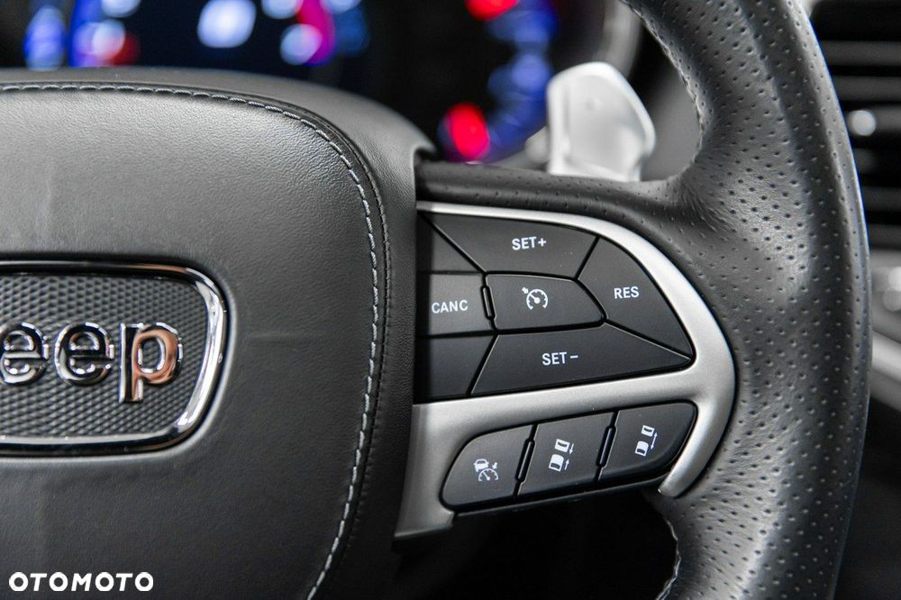 Jeep Grand Cherokee - 34